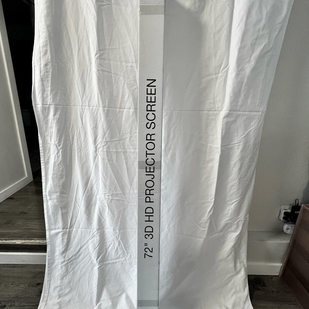 Cinematronix Media Labs “72 3D HD projector screen